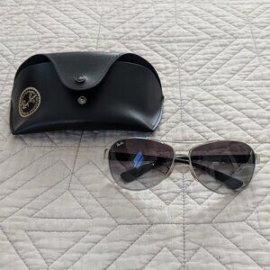 Ray-Ban Aviator Sunglasses with Case